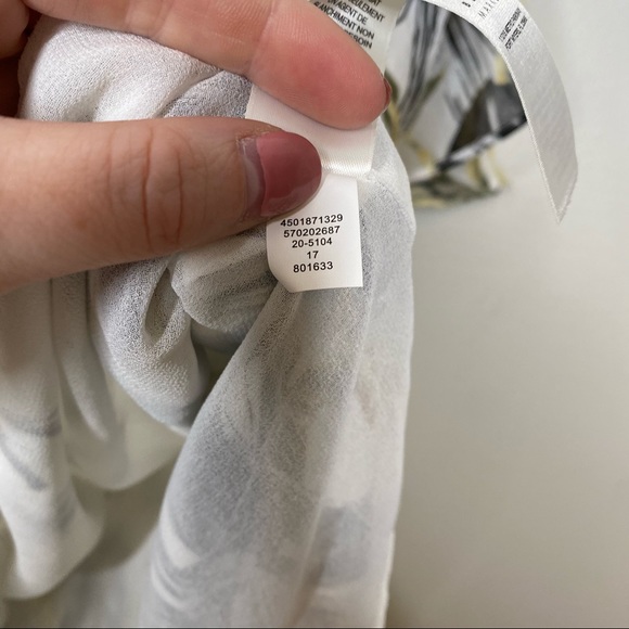 WHBM Floral Cold Shoulder Ruffle Blouse Size S - Picture 10 of 10